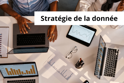 mains de plusieurs personnes travaillant sur PC