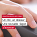main sur une souris d'ordinateur avec texte "dématérialisation des permis : un clic, un dossier, une nouvelle façon d'avancer"